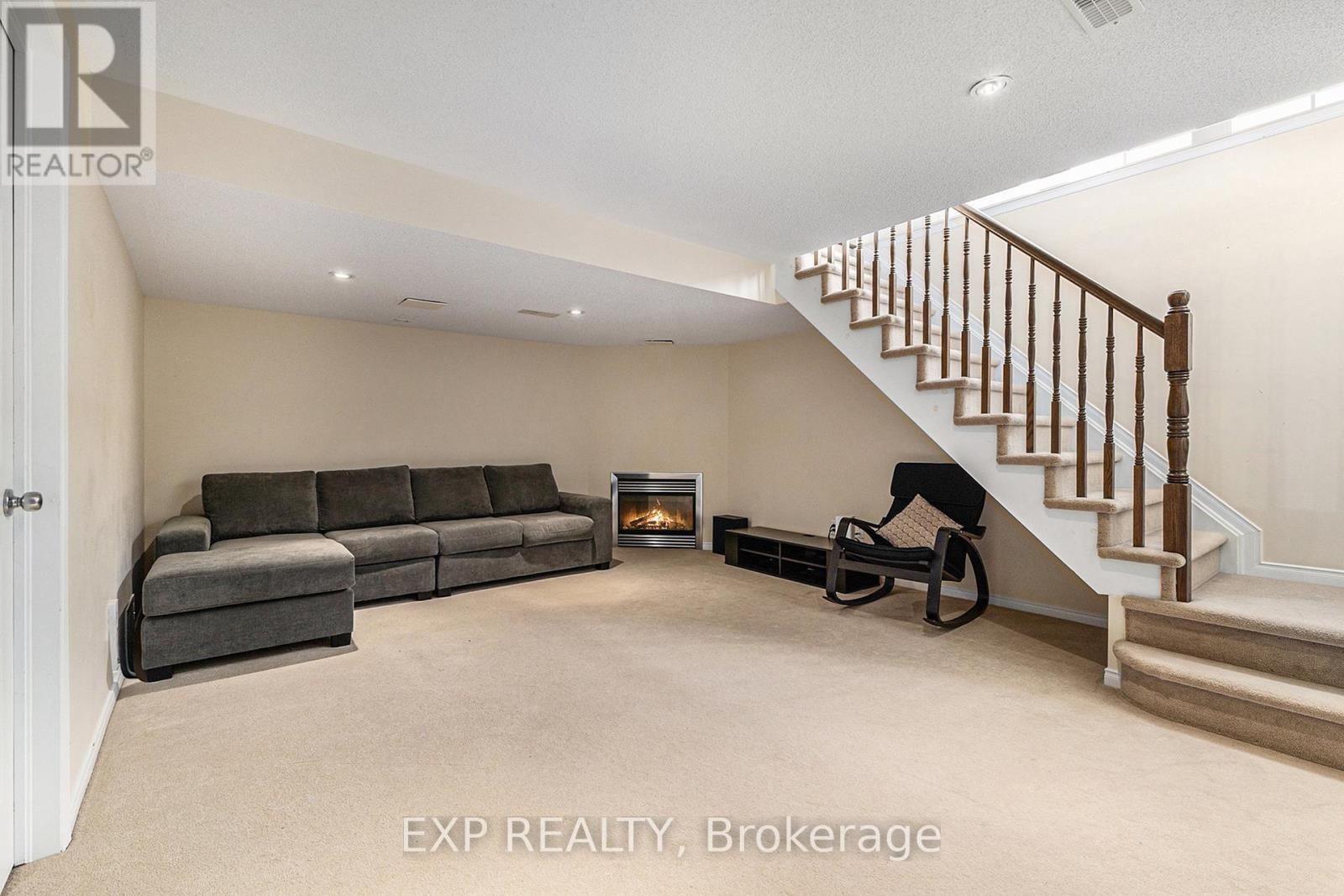 












407 HEATHROW PRIVATE

,
Ottawa,




Ontario
K2S0M9

