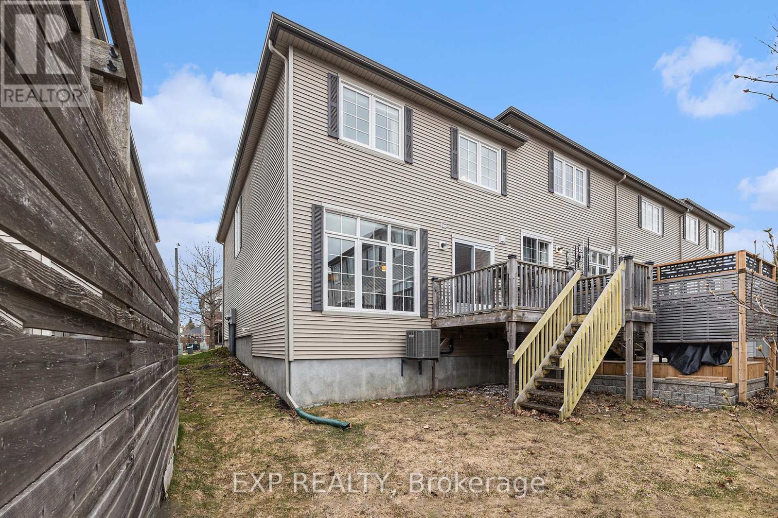 












407 HEATHROW PRIVATE

,
Ottawa,




Ontario
K2S0M9

