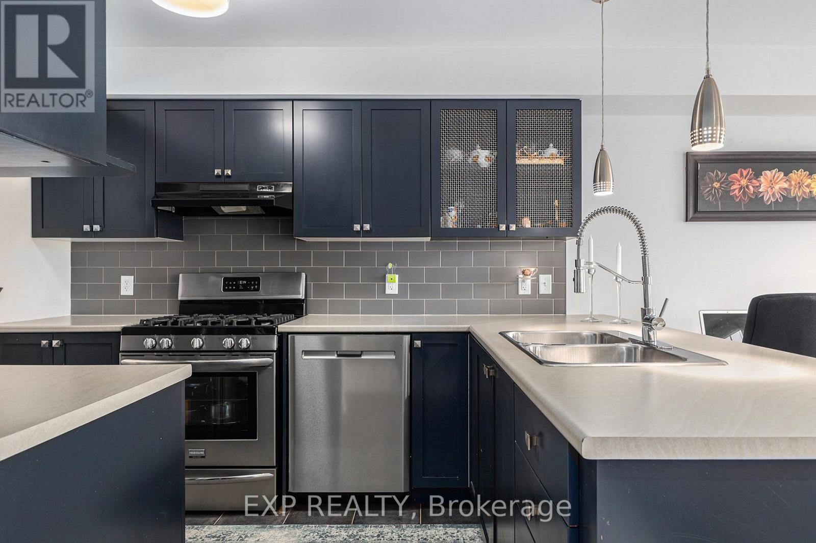 












407 HEATHROW PRIVATE

,
Ottawa,




Ontario
K2S0M9

