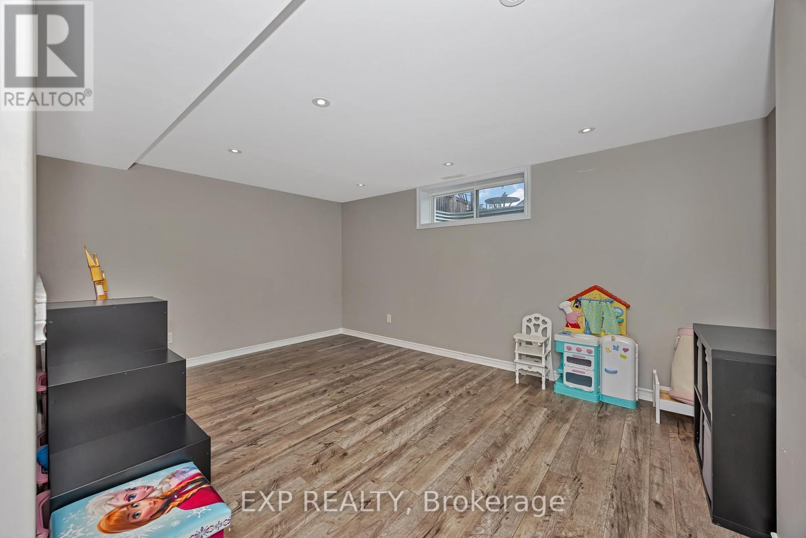












574 DUSTY MILLER CRESCENT

,
Ottawa,




Ontario
K1V2K2

