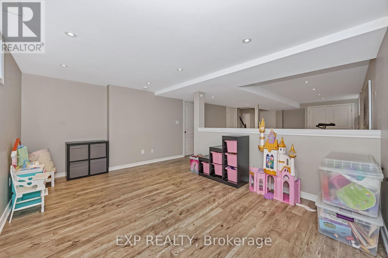 












574 DUSTY MILLER CRESCENT

,
Ottawa,




Ontario
K1V2K2

