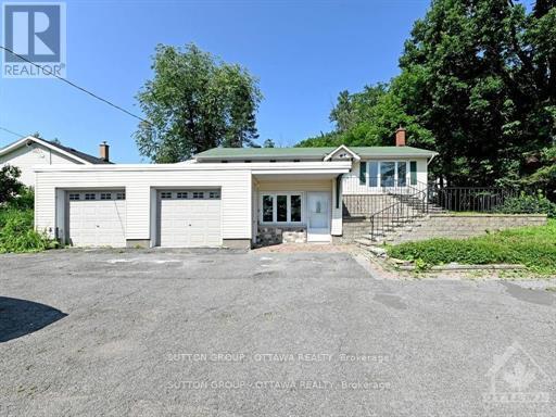 












3854 PRINCE OF WALES DRIVE

,
Ottawa,




Ontario
K2C3H2

