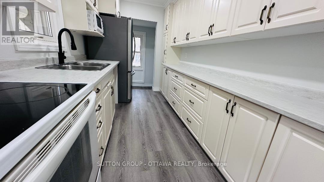 












3854 PRINCE OF WALES DRIVE

,
Ottawa,




Ontario
K2C3H2

