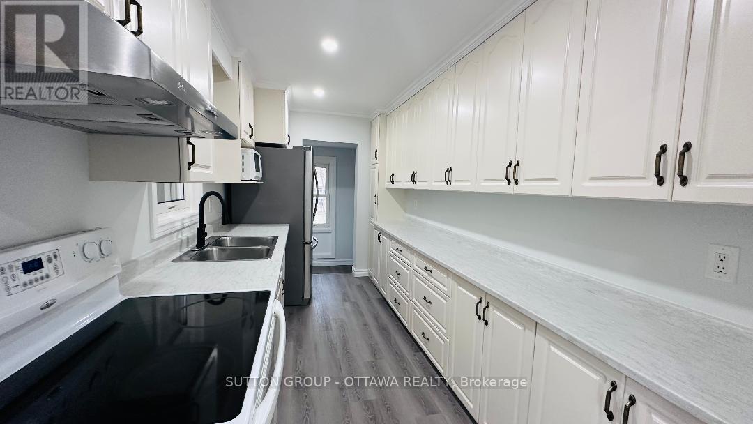 












3854 PRINCE OF WALES DRIVE

,
Ottawa,




Ontario
K2C3H2

