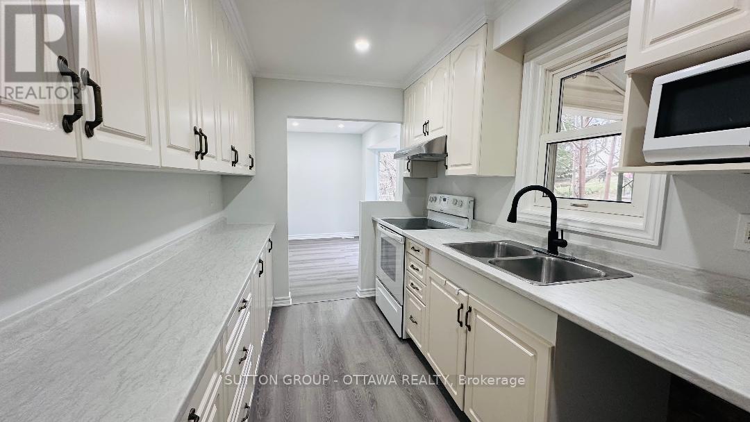 












3854 PRINCE OF WALES DRIVE

,
Ottawa,




Ontario
K2C3H2

