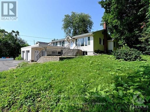 












3854 PRINCE OF WALES DRIVE

,
Ottawa,




Ontario
K2C3H2

