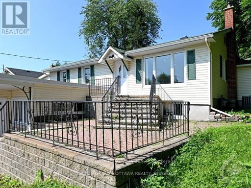 












3854 PRINCE OF WALES DRIVE

,
Ottawa,




Ontario
K2C3H2

