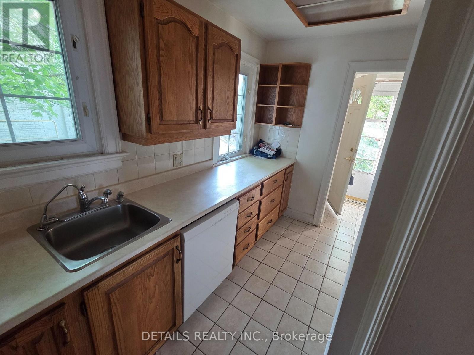 












10 GARRISON STREET

,
Ottawa,




Ontario
K1Y2T8

