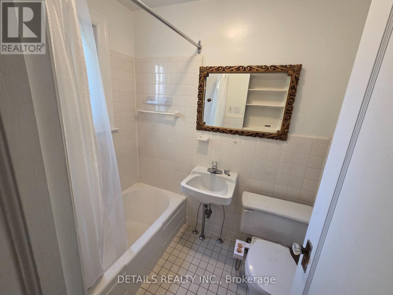 












10 GARRISON STREET

,
Ottawa,




Ontario
K1Y2T8

