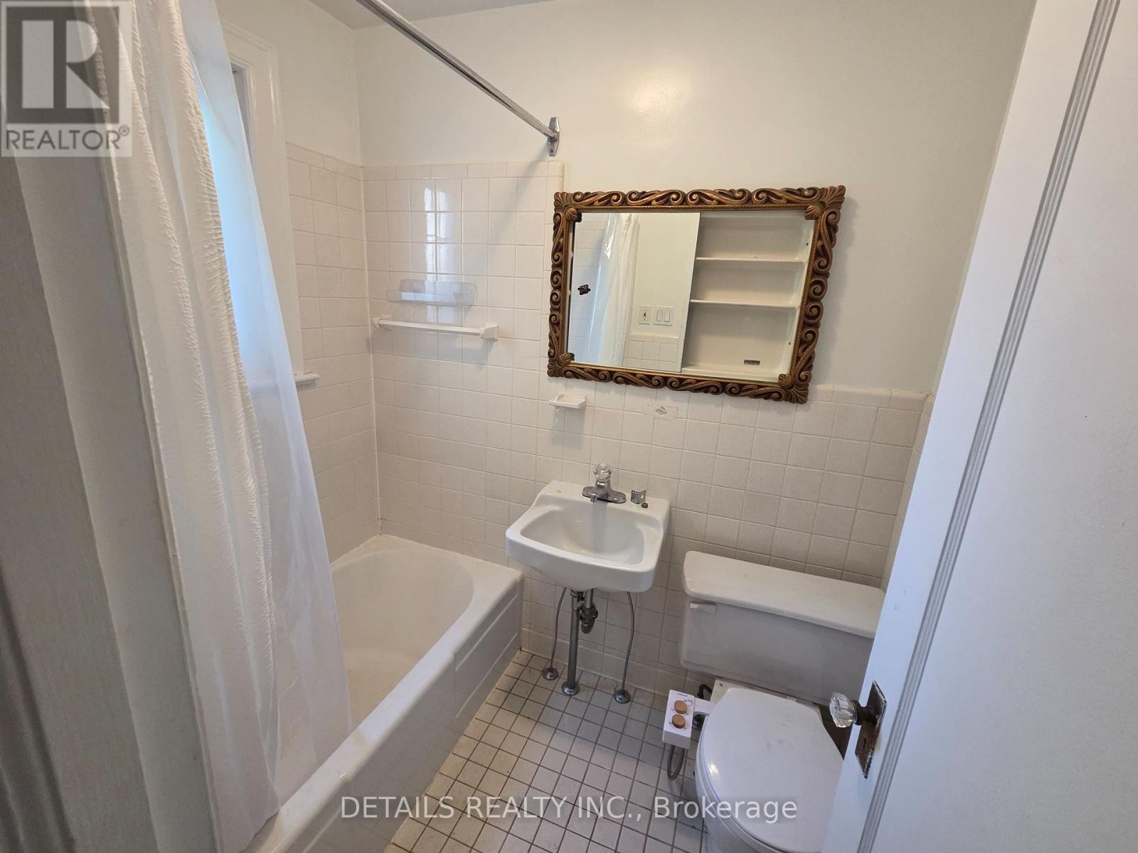 












10 GARRISON STREET

,
Ottawa,




Ontario
K1Y2T8

