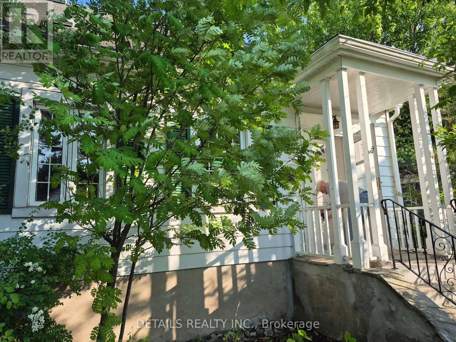 












10 GARRISON STREET

,
Ottawa,




Ontario
K1Y2T8

