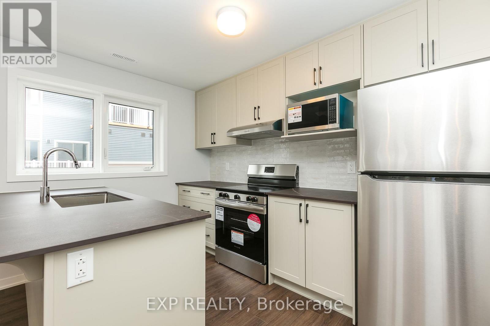 












902 PARNIAN PRIVATE

,
Ottawa,




Ontario
K2J7K6

