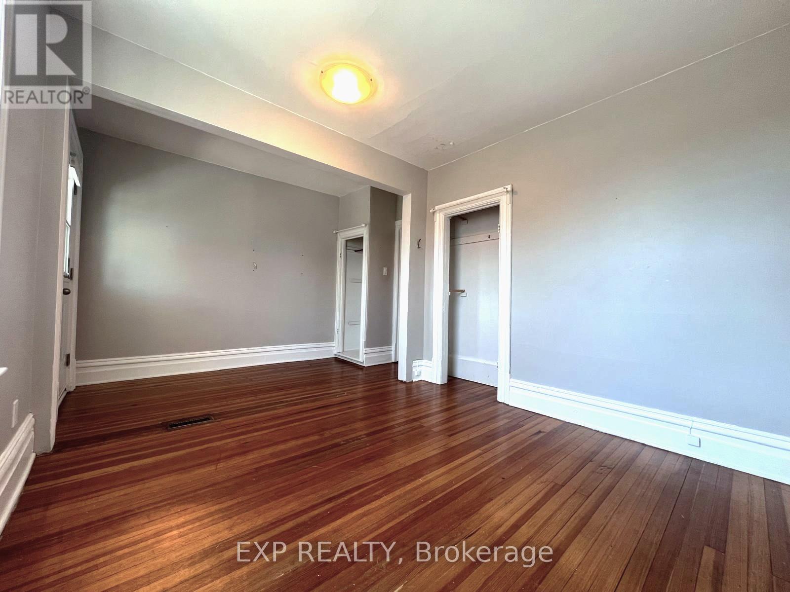 












7 PANSY AVENUE

,
Ottawa,




Ontario
K1S2W5

