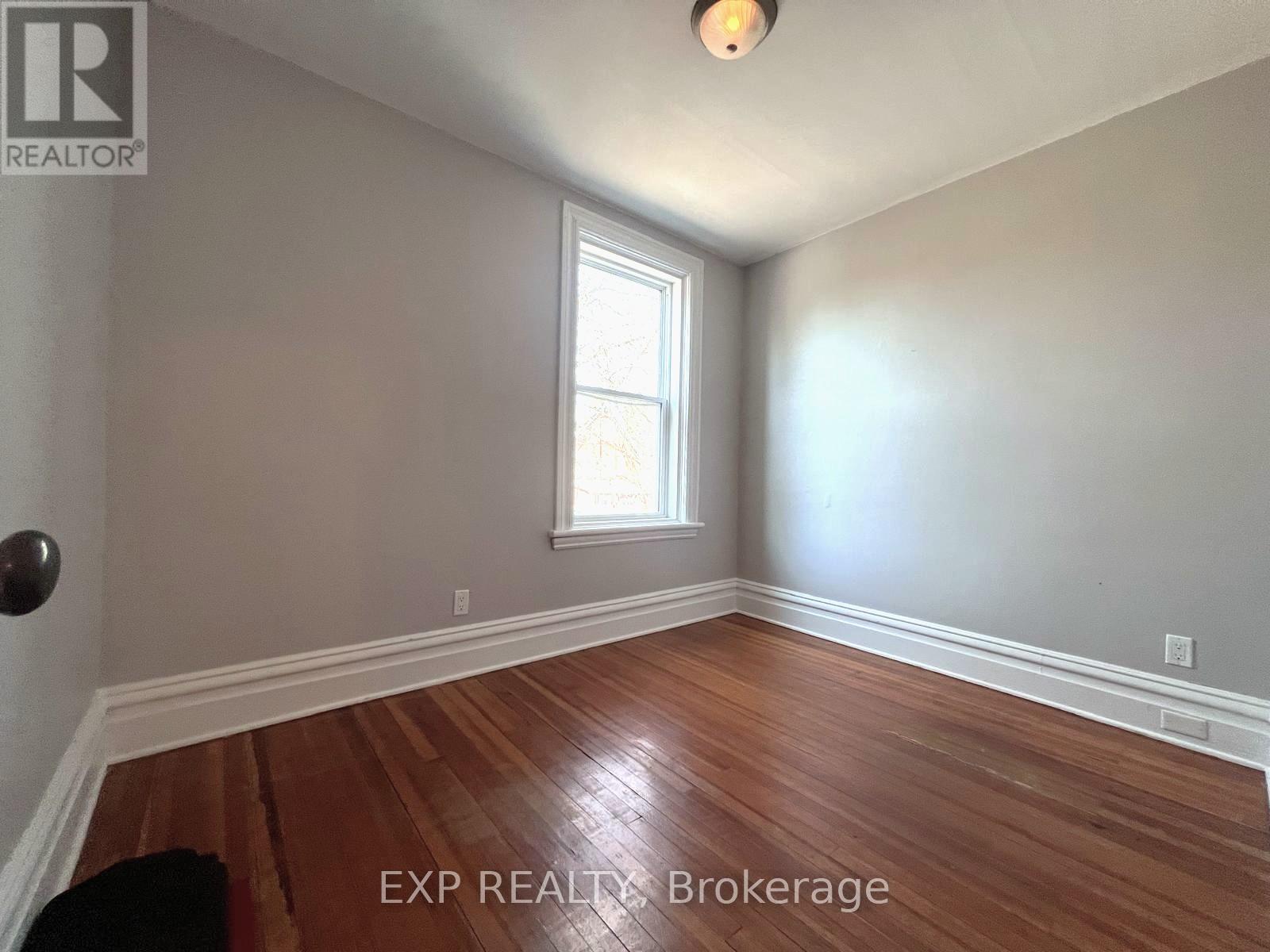 












7 PANSY AVENUE

,
Ottawa,




Ontario
K1S2W5

