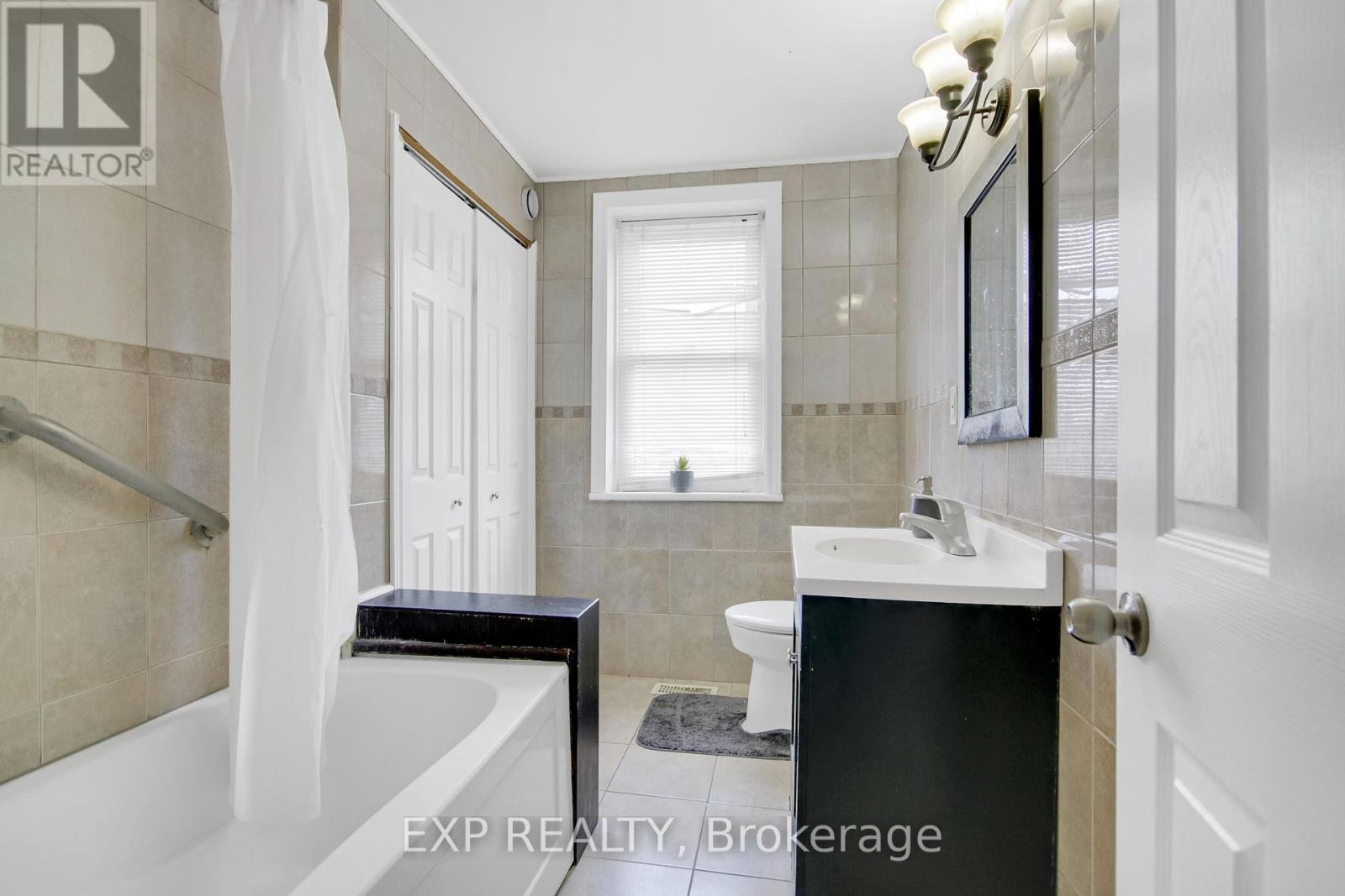 












1558 STAGECOACH ROAD

,
Ottawa,




Ontario
K4P1G6

