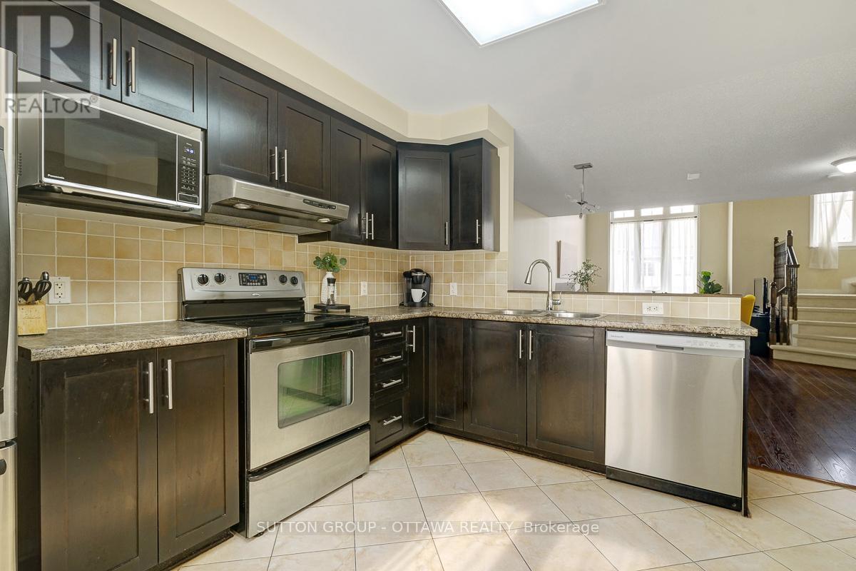 












560 REARDON

,
Ottawa,




Ontario
K1V2L1

