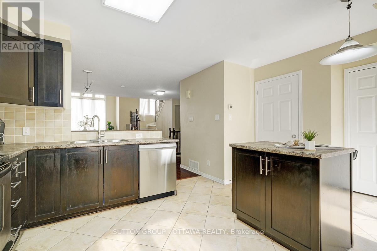 












560 REARDON

,
Ottawa,




Ontario
K1V2L1

