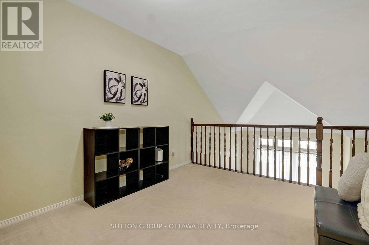 












560 REARDON

,
Ottawa,




Ontario
K1V2L1

