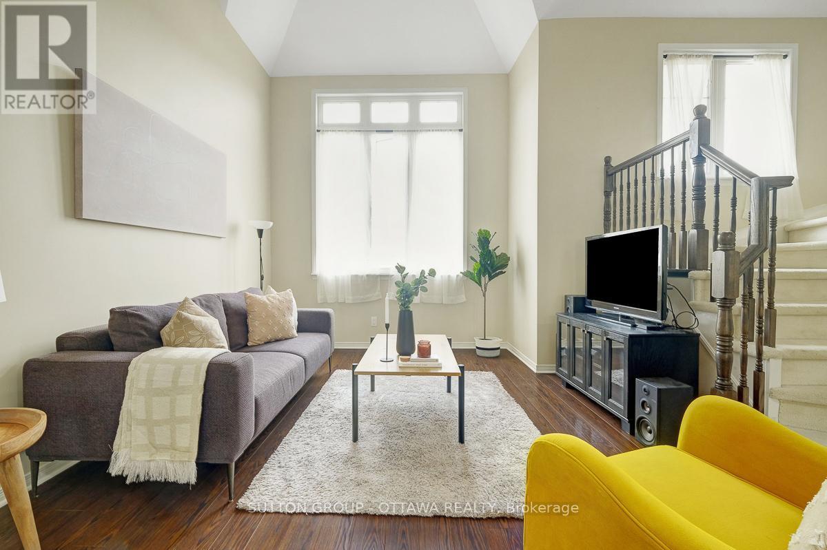












560 REARDON

,
Ottawa,




Ontario
K1V2L1

