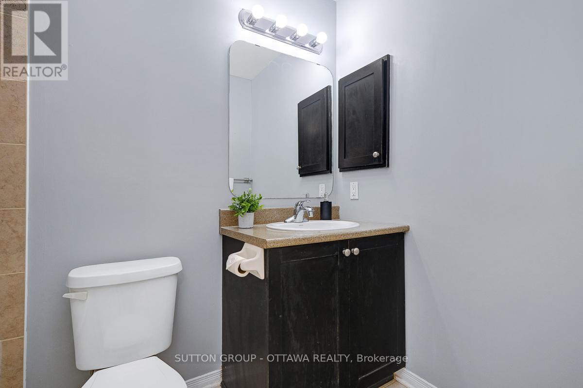 












560 REARDON

,
Ottawa,




Ontario
K1V2L1

