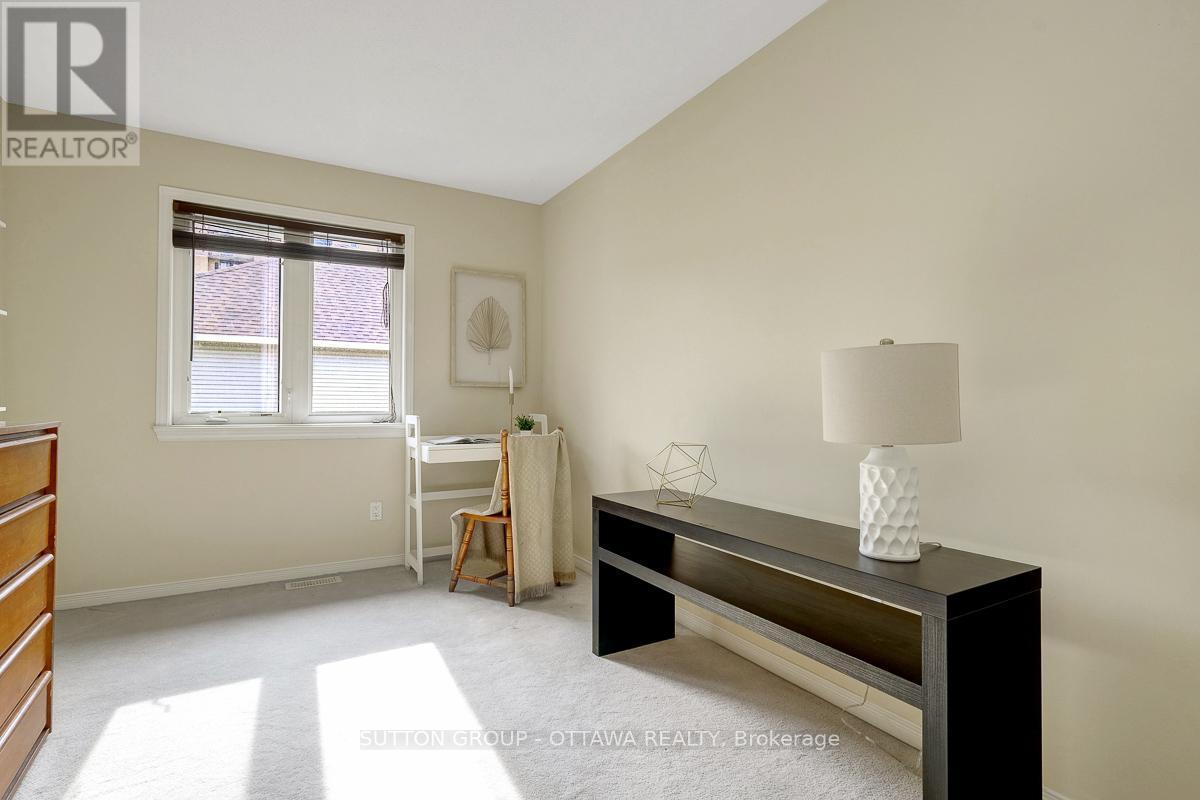 












560 REARDON

,
Ottawa,




Ontario
K1V2L1

