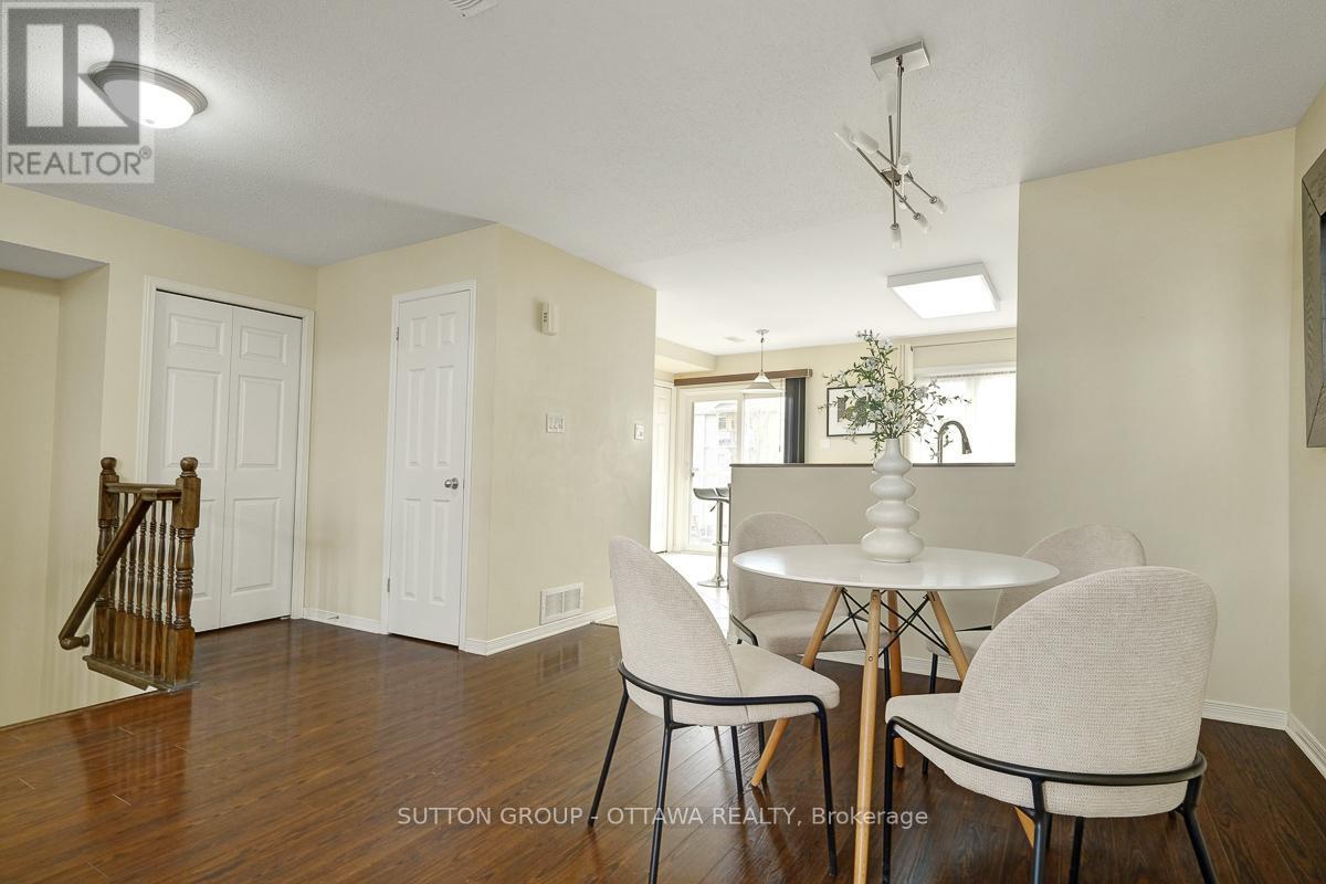 












560 REARDON

,
Ottawa,




Ontario
K1V2L1

