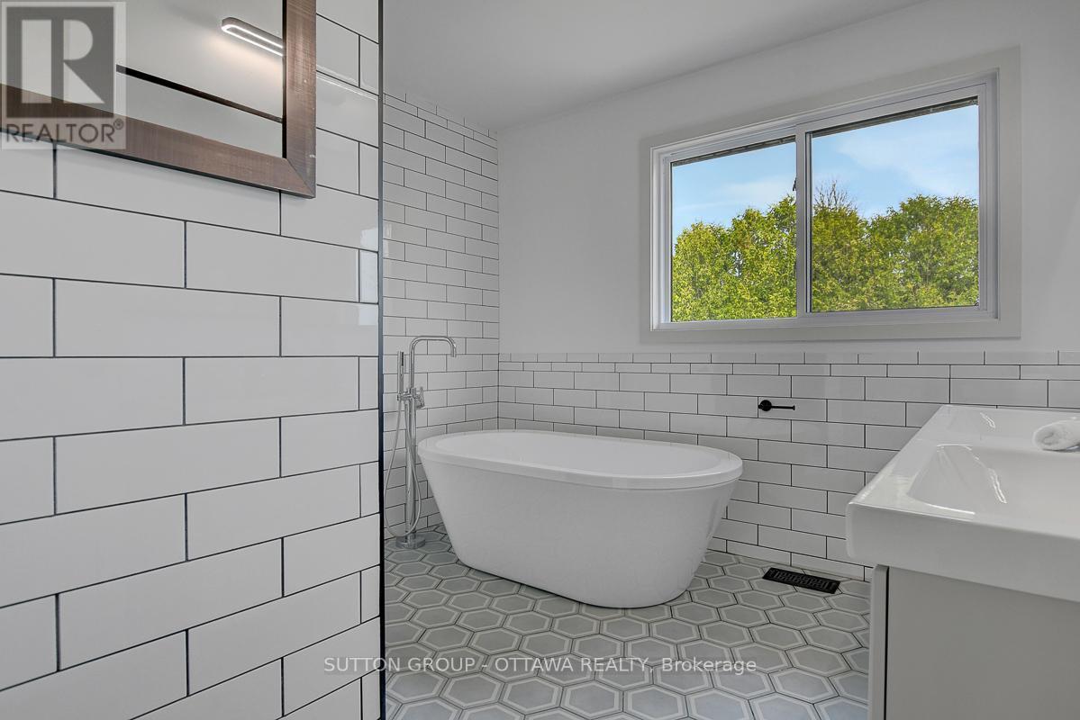 












1633 BOTTRIELL WAY

,
Ottawa,




Ontario
K4A1W5

