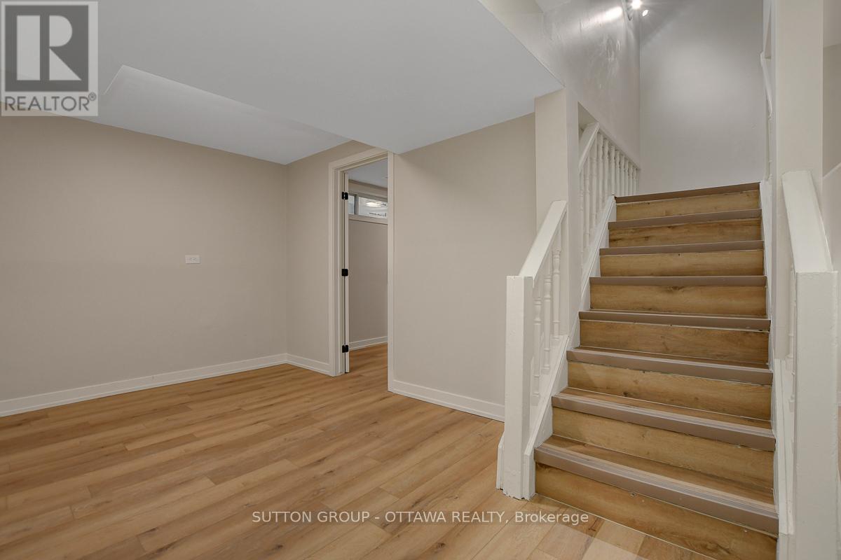 












1633 BOTTRIELL WAY

,
Ottawa,




Ontario
K4A1W5

