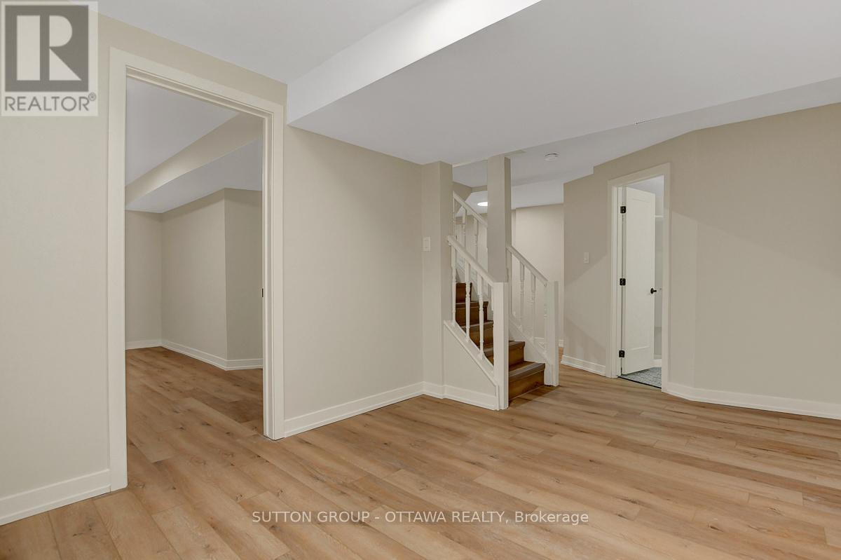 












1633 BOTTRIELL WAY

,
Ottawa,




Ontario
K4A1W5

