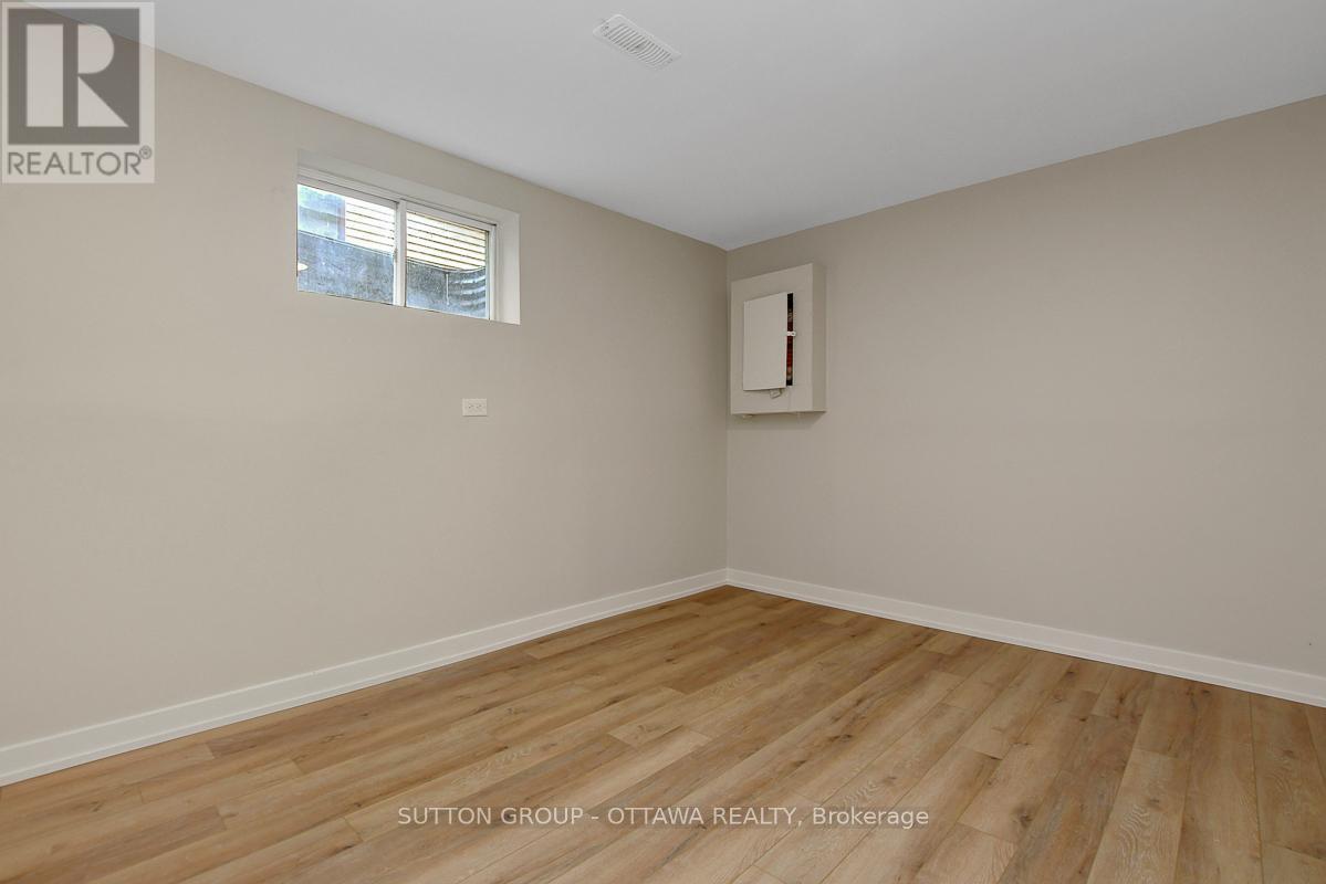 












1633 BOTTRIELL WAY

,
Ottawa,




Ontario
K4A1W5

