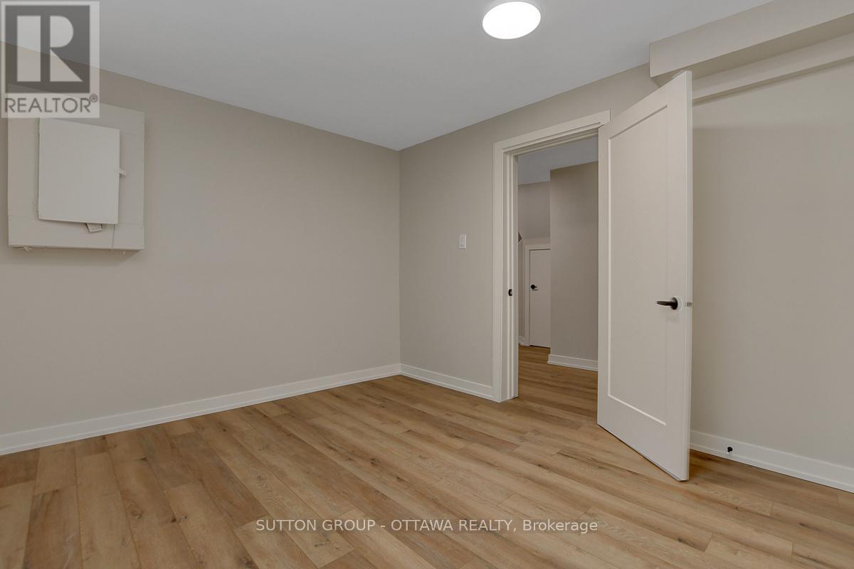 












1633 BOTTRIELL WAY

,
Ottawa,




Ontario
K4A1W5


