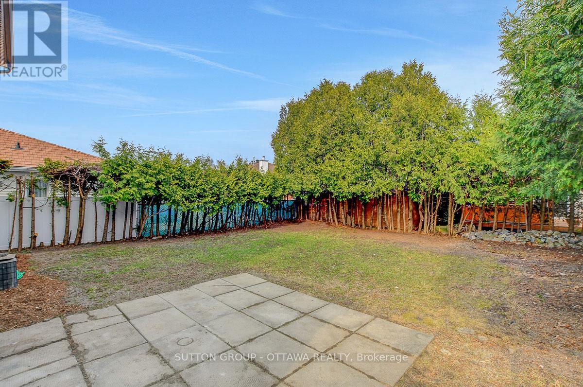 












1633 BOTTRIELL WAY

,
Ottawa,




Ontario
K4A1W5

