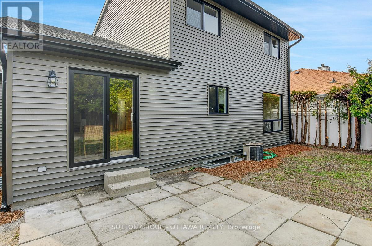












1633 BOTTRIELL WAY

,
Ottawa,




Ontario
K4A1W5


