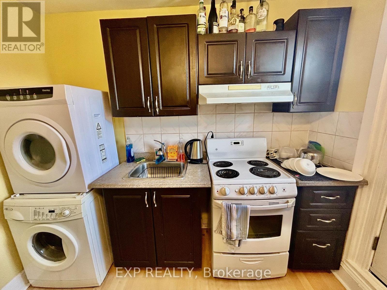 












299 BAY STREET

,
Ottawa,




Ontario
K1R5Z7

