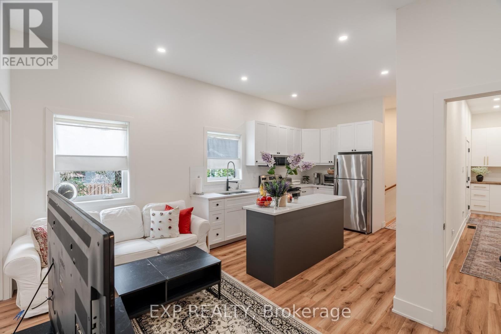 












12A VIEWMOUNT DRIVE

,
Ottawa,




Ontario
K2G1R5

