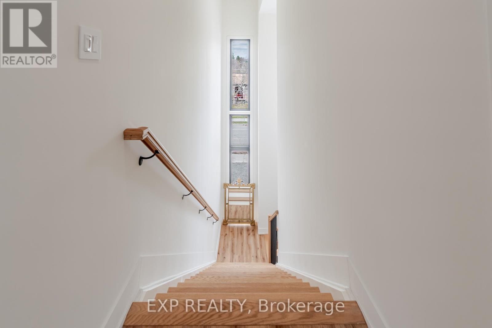 












12A VIEWMOUNT DRIVE

,
Ottawa,




Ontario
K2G1R5

