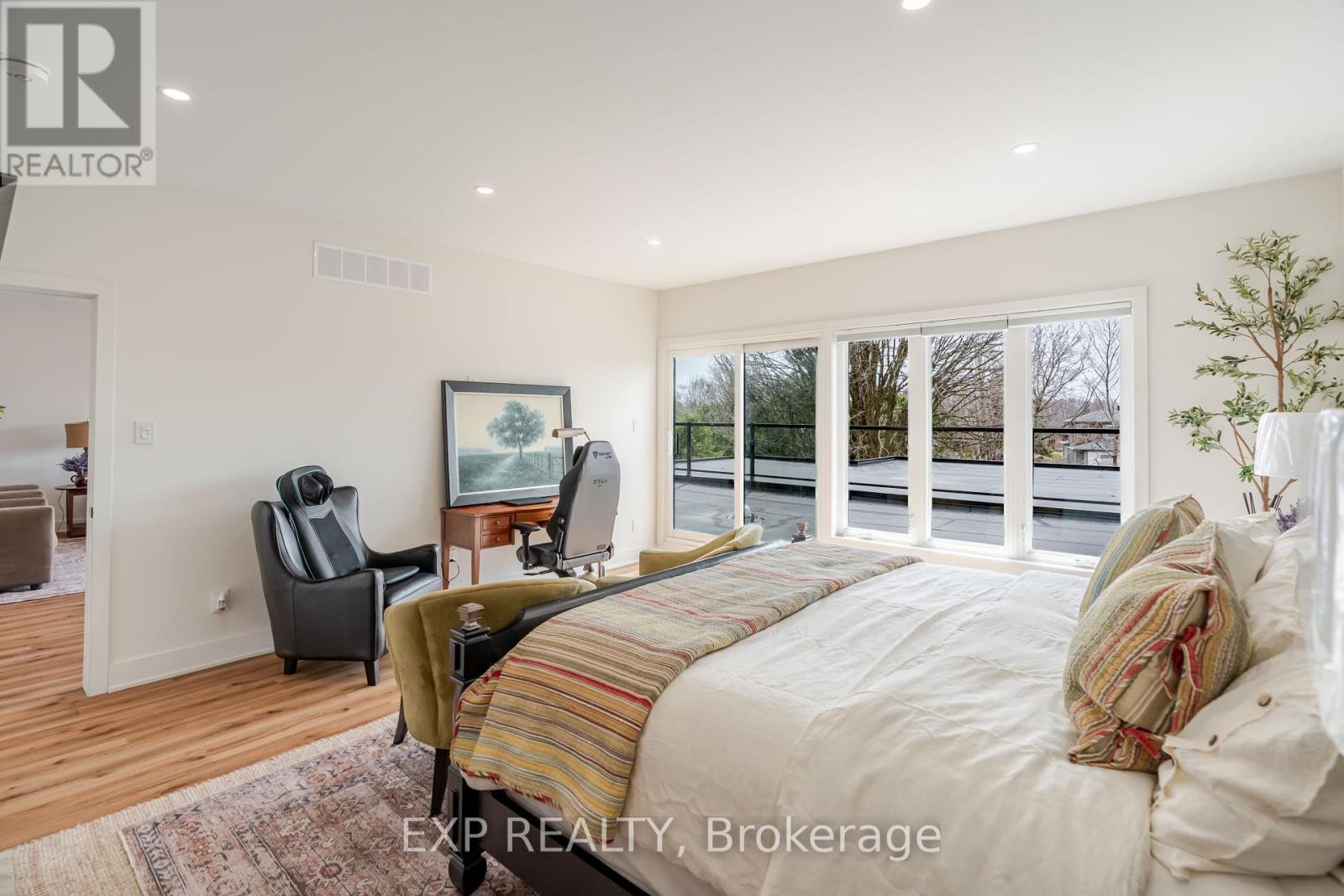 












12A VIEWMOUNT DRIVE

,
Ottawa,




Ontario
K2G1R5

