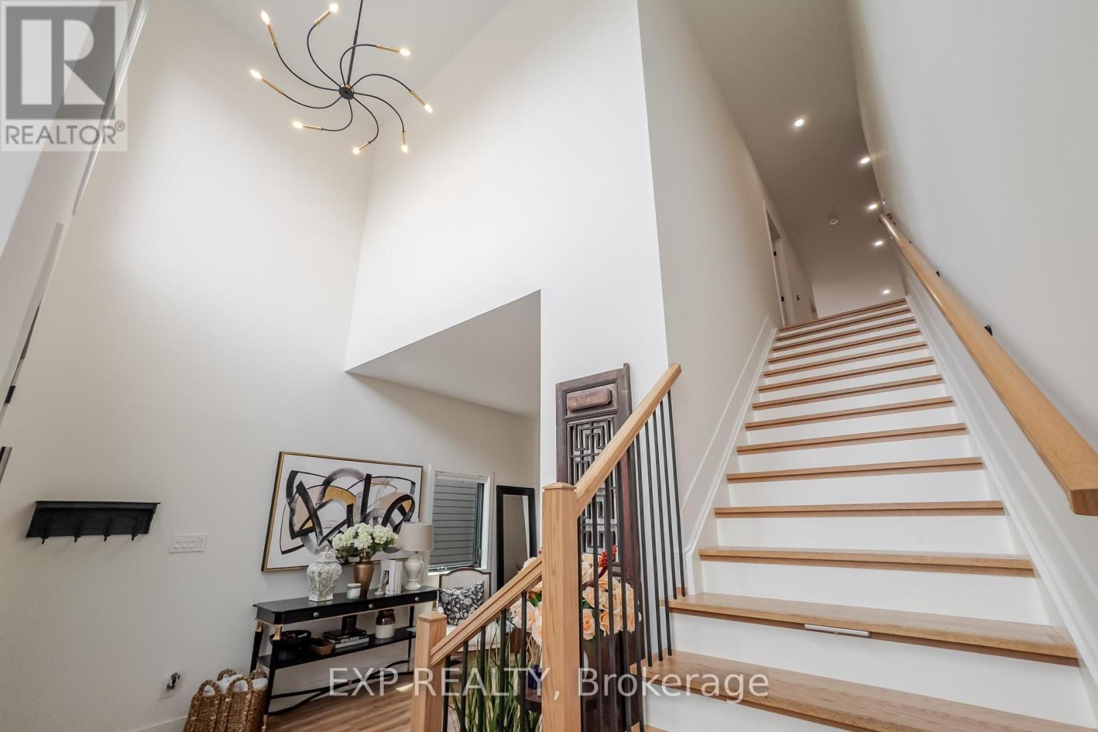 












12A VIEWMOUNT DRIVE

,
Ottawa,




Ontario
K2G1R5

