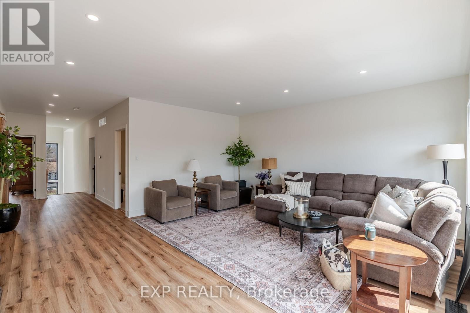 












12A VIEWMOUNT DRIVE

,
Ottawa,




Ontario
K2G1R5

