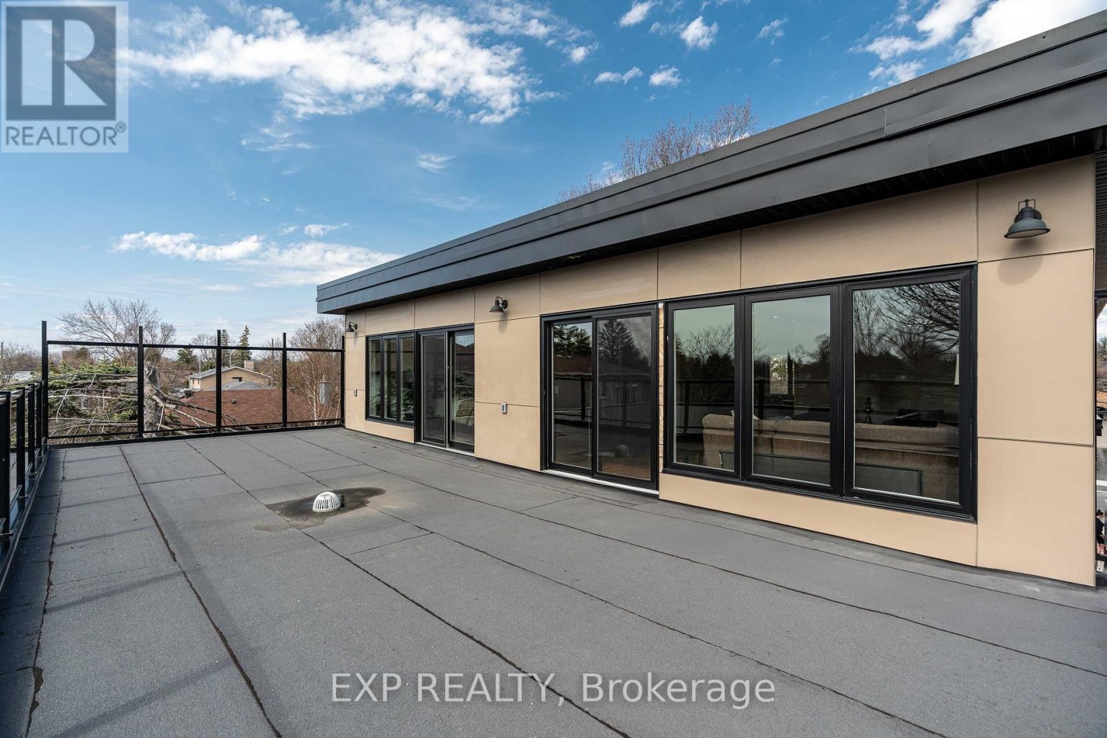 












12A VIEWMOUNT DRIVE

,
Ottawa,




Ontario
K2G1R5


