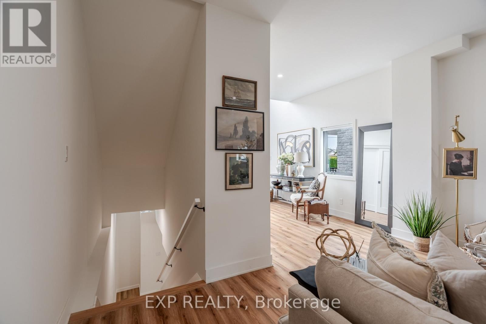 












12A VIEWMOUNT DRIVE

,
Ottawa,




Ontario
K2G1R5

