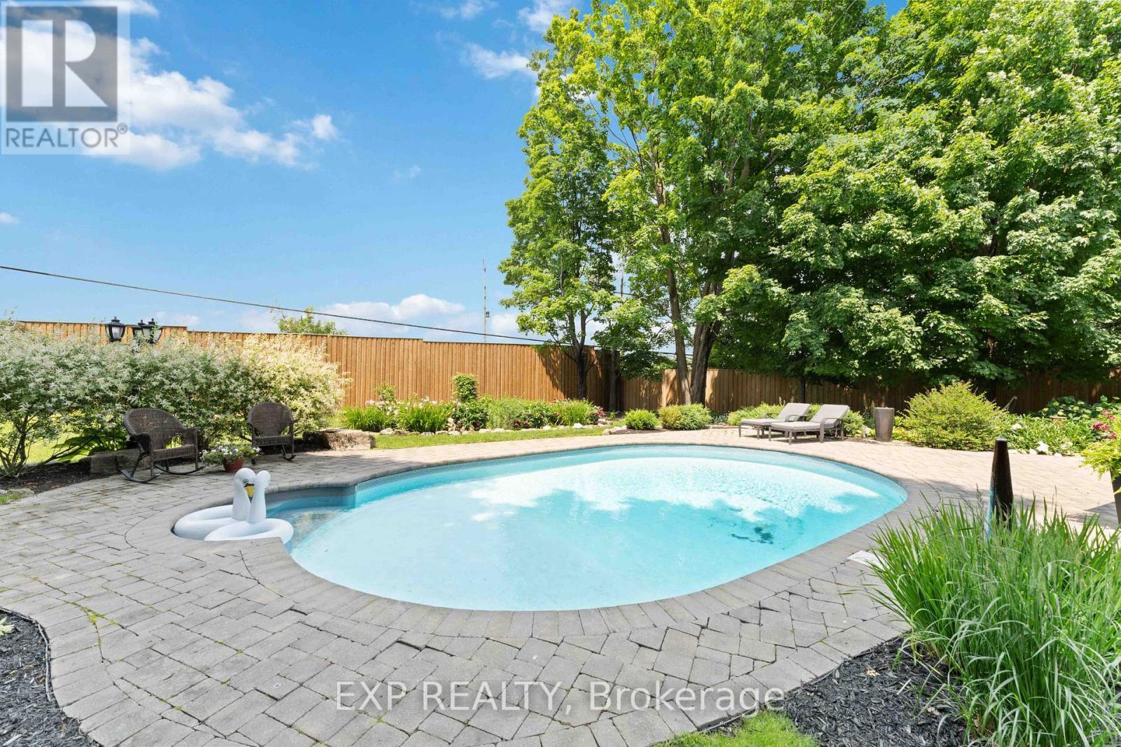 












29 ROBERTA CRESCENT

,
Ottawa,




Ontario
K2J1G5

