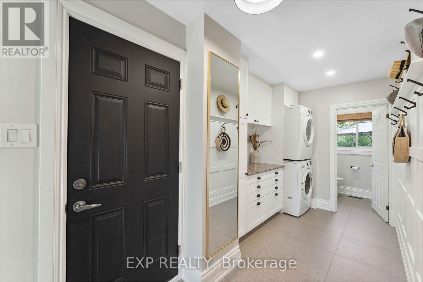 












29 ROBERTA CRESCENT

,
Ottawa,




Ontario
K2J1G5

