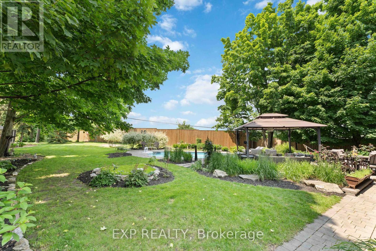 












29 ROBERTA CRESCENT

,
Ottawa,




Ontario
K2J1G5


