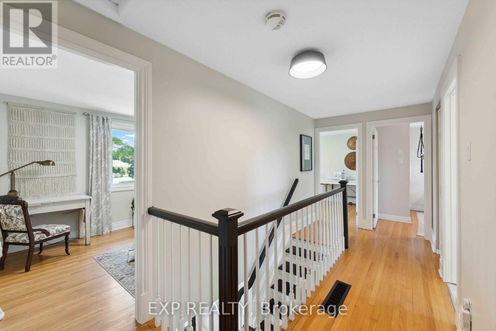 












29 ROBERTA CRESCENT

,
Ottawa,




Ontario
K2J1G5

