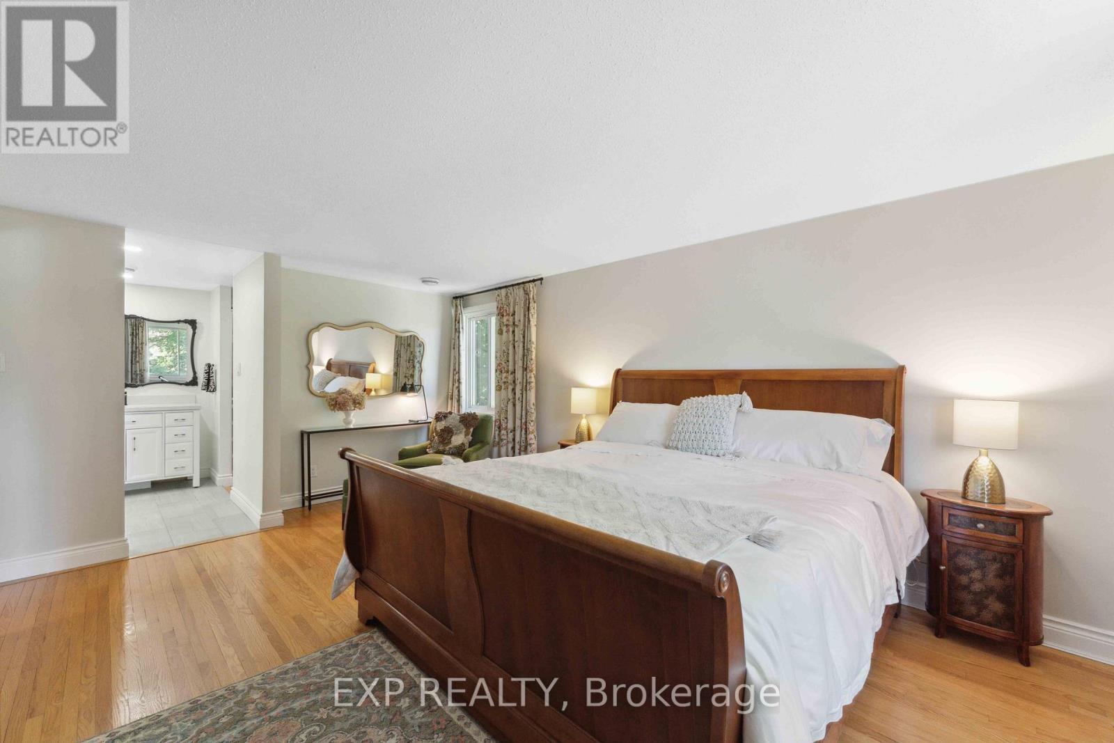 












29 ROBERTA CRESCENT

,
Ottawa,




Ontario
K2J1G5

