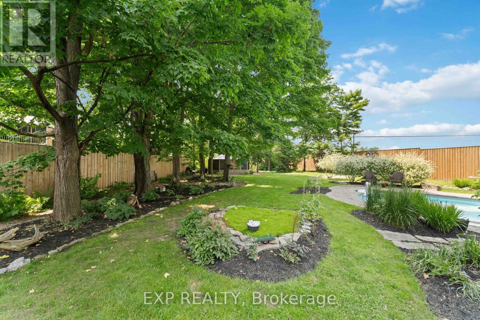 












29 ROBERTA CRESCENT

,
Ottawa,




Ontario
K2J1G5

