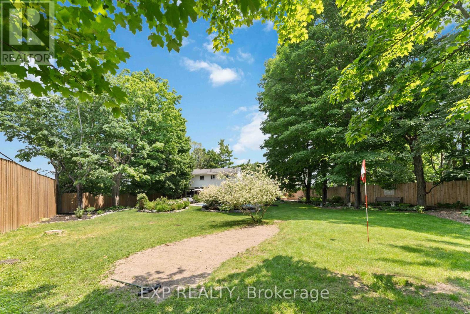 












29 ROBERTA CRESCENT

,
Ottawa,




Ontario
K2J1G5

