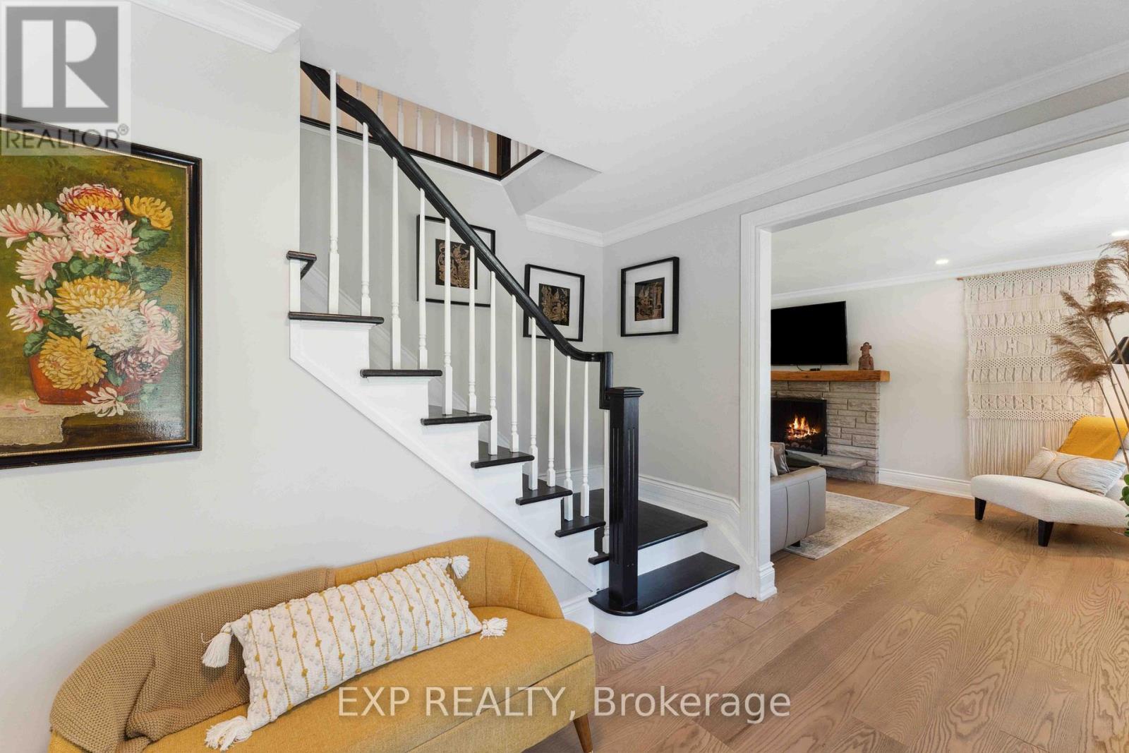 












29 ROBERTA CRESCENT

,
Ottawa,




Ontario
K2J1G5

