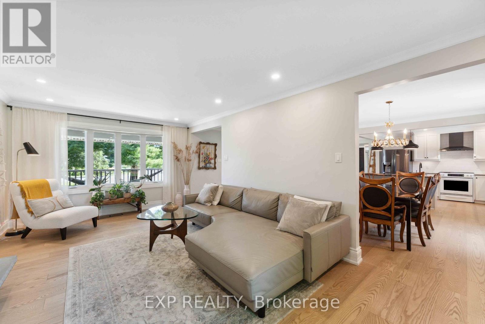 












29 ROBERTA CRESCENT

,
Ottawa,




Ontario
K2J1G5

